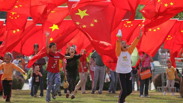 新春走基层| 降水即将来临,“头雁”新农人忙着用无人机撒小麦肥